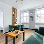 Comfortable One Bedroom Located Near The Old Market Square By Renters Appartamento Poznań