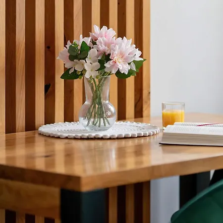 Comfortable One Bedroom Located Near The Old Market Square By Renters Lägenhet *