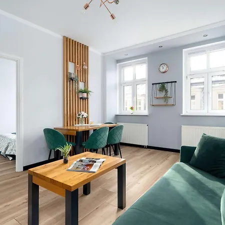 Comfortable One Bedroom Located Near The Old Market Square By Renters Apartment Poznan