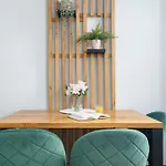 شقة Comfortable One Bedroom Located Near The Old Market Square By Renters *