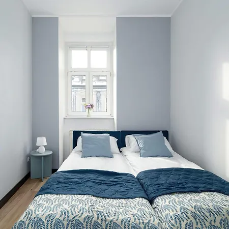 Comfortable One Bedroom Located Near The Old Market Square By Renters * بوزنان