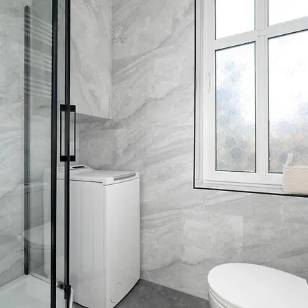 Comfortable One Bedroom Located Near The Old Market Square By Renters Апартаменты