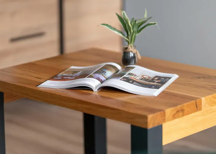 Comfortable One Bedroom Located Near The Old Market Square By Renters شقة بوزنان